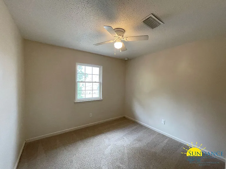 144 Valencia Dr — Photo 9