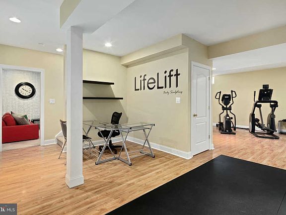 5th image of 508 Wisteria Way