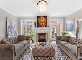 127 Hudson Cv, Edgewater, NJ 07020