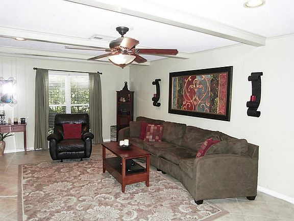NICE SIZED LANOTHER VIEW OF DEN