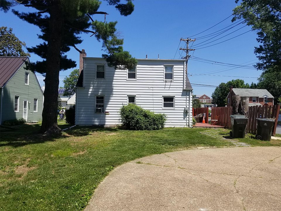 2nd image of 123 E Park Pl