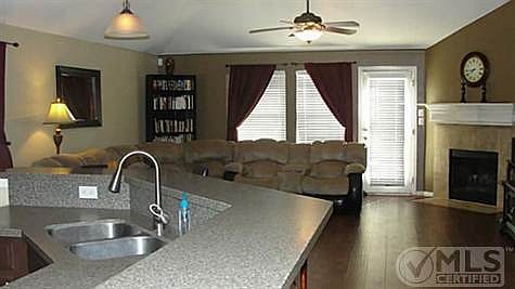 3rd image of 5541 Overland Dr