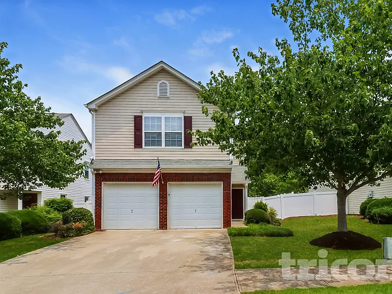 202 Silver Ridge Dr — Photo 1