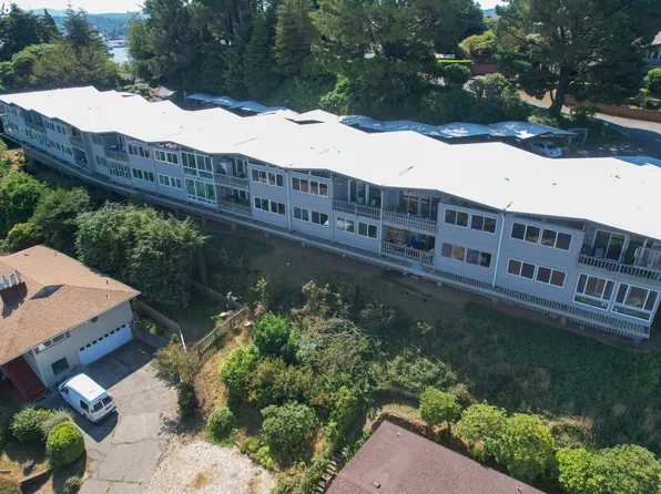 290 N 3rd Ct, Coos Bay, OR 97420