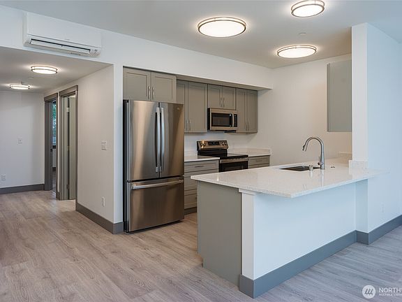 3rd image of 623 Morris Street Ct #E1