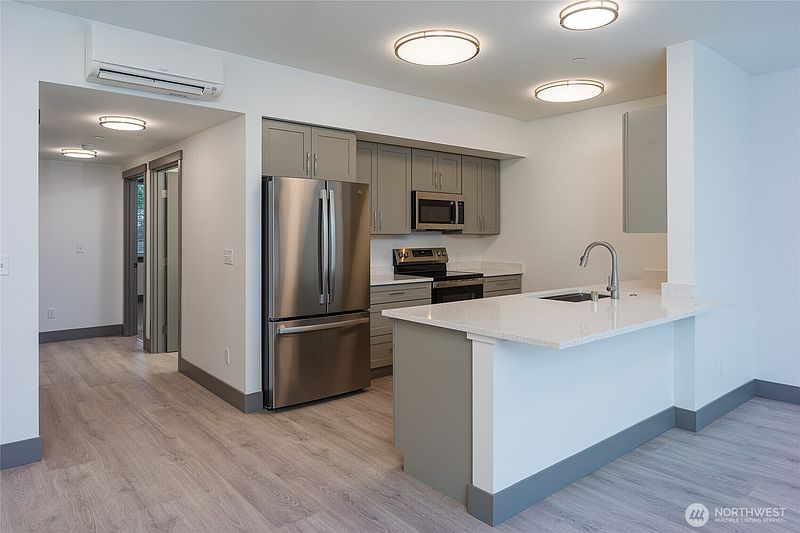 3rd image of 623 Morris Street Ct #E1