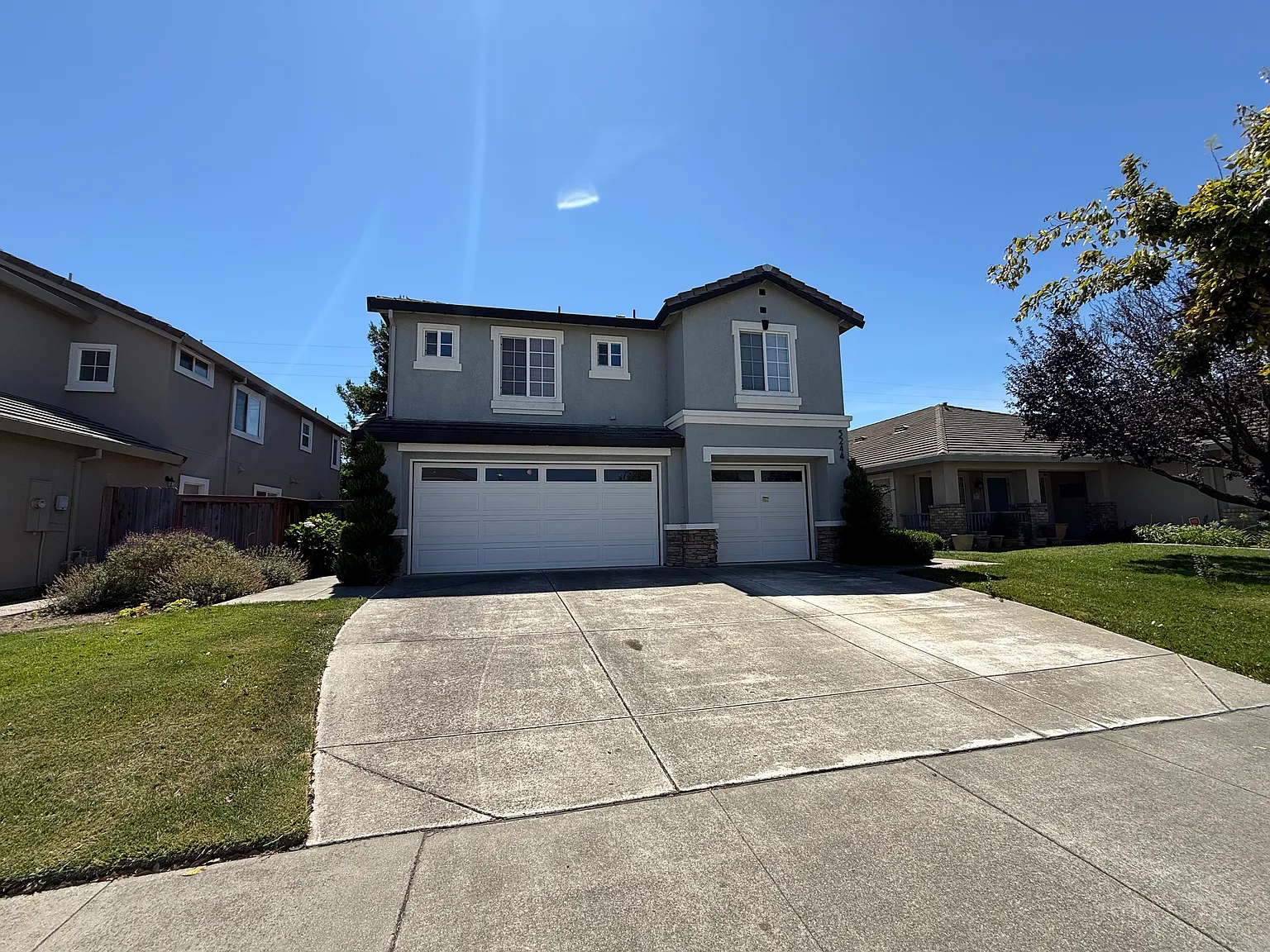 3 bed, 2.5 bath, 2308 sqft, $3,850 — Photo 1
