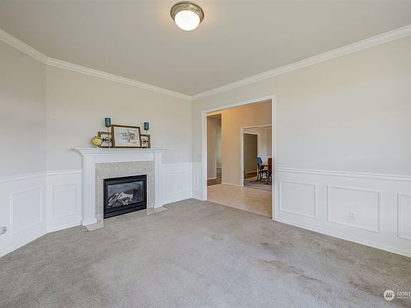 5th image of 1549 Holly Lane