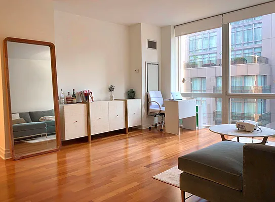 Rented by Landmark Property Holdings LLC | media 14