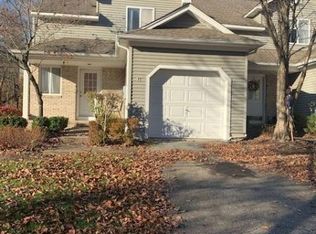 41 Meadow Pond Rd, Hamburg, NJ 07419