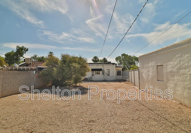 1802 N Laurel Ave — Photo 26