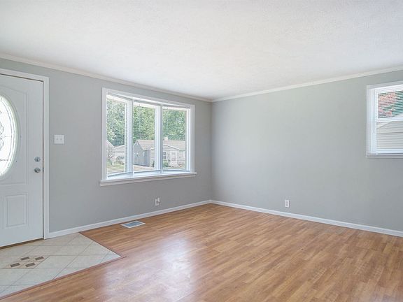 5th image of 812 Dover Dr