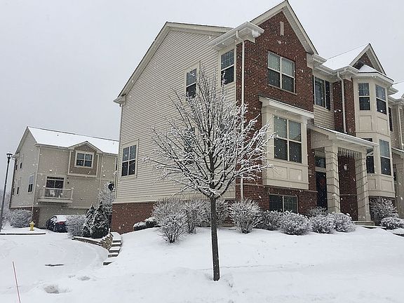 4th image of 28W074 Woodland Dr