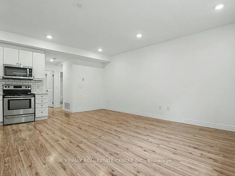 112 Union St E #B105 — Photo 6