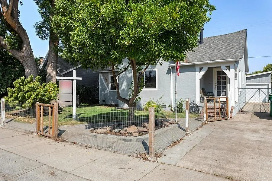 199 Primasing Ave photo 1