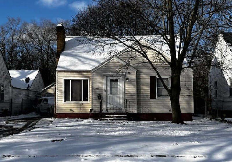 1st image of 2925 Park St