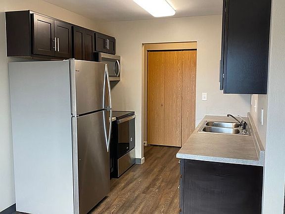 4th image of 820 24th Ave S #10329768