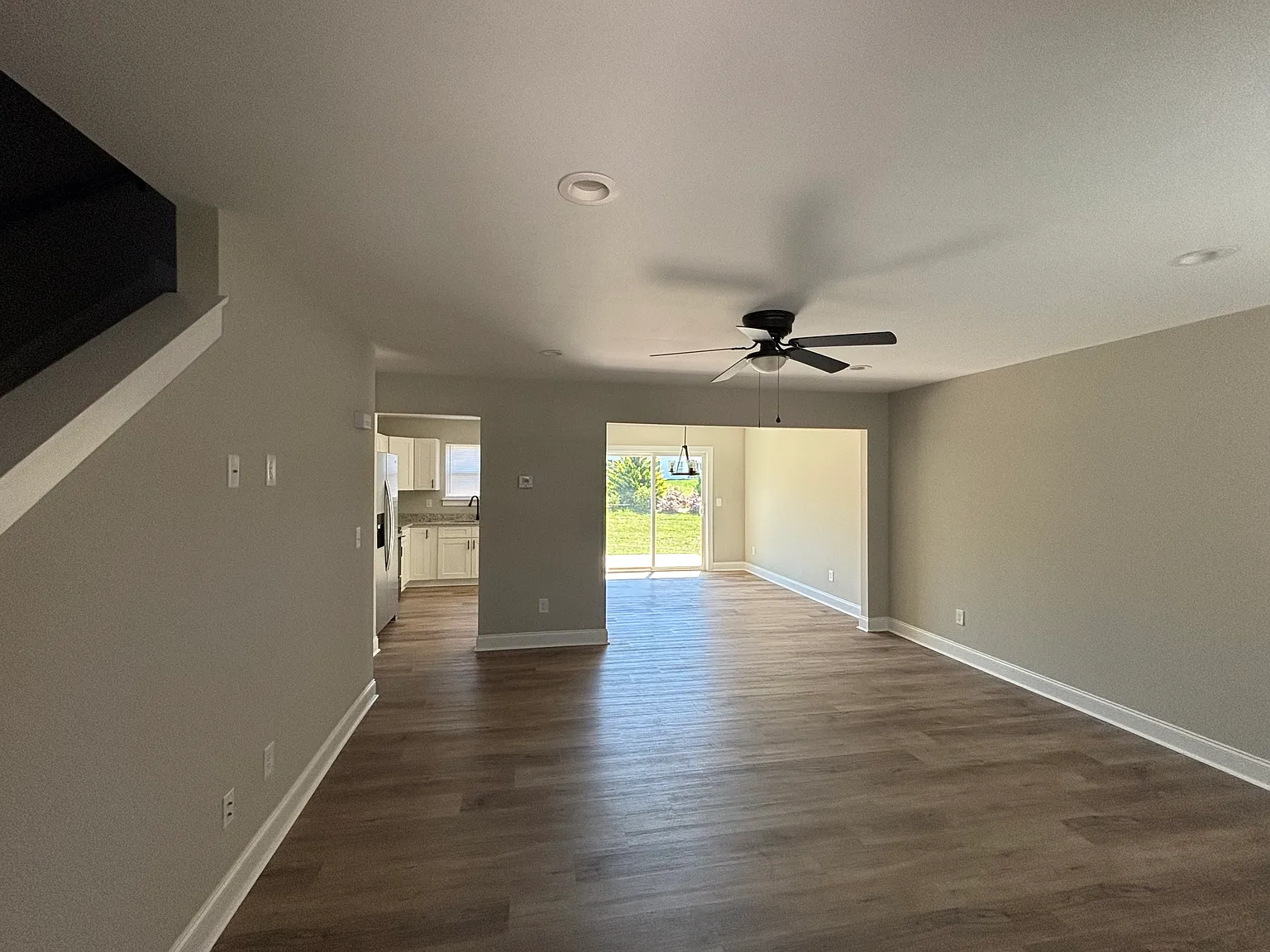 3 bed, 2.5 bath, 1628 sqft, $1,825 — Photo 4