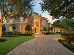 16 Grand Mnr, Sugar Land, TX 77479