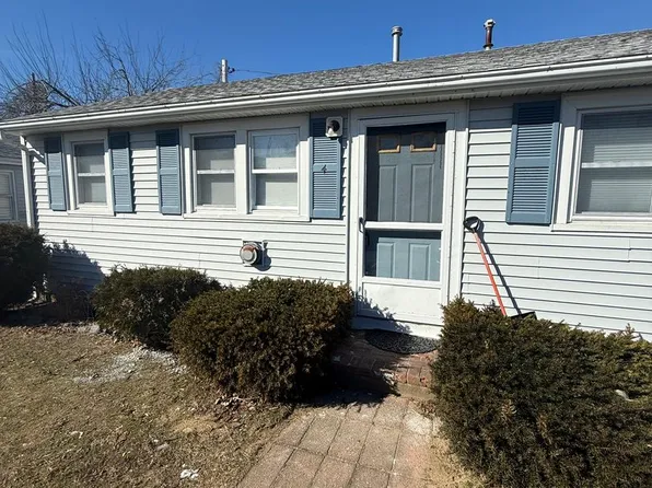 34 School St #4, West Dennis, MA 02670