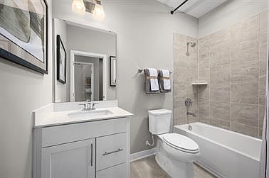 2nd image of 2524 Ellen Ave