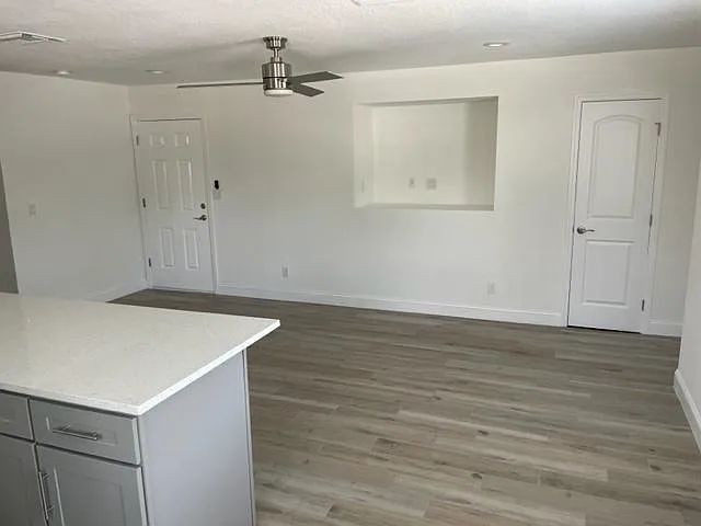 4071 Edgewater Dr #4 — Photo 3