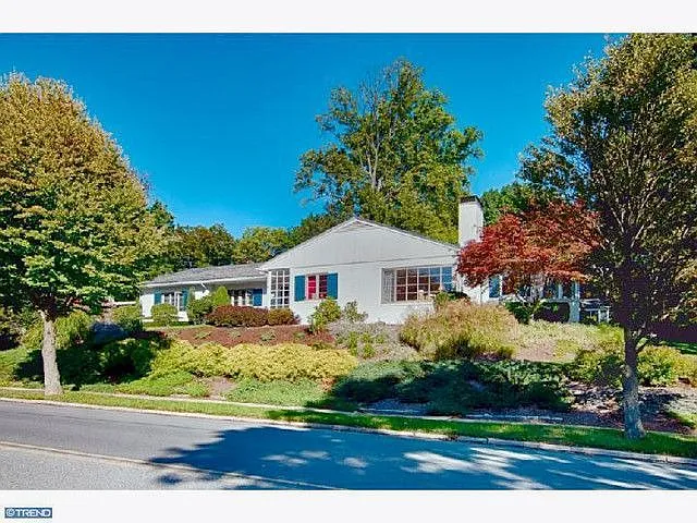 1401 Parkside Dr N photo 1