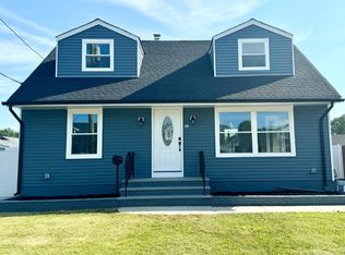 43 Oak St, Carteret, NJ 07008