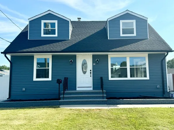 43 Oak St, Carteret, NJ 07008