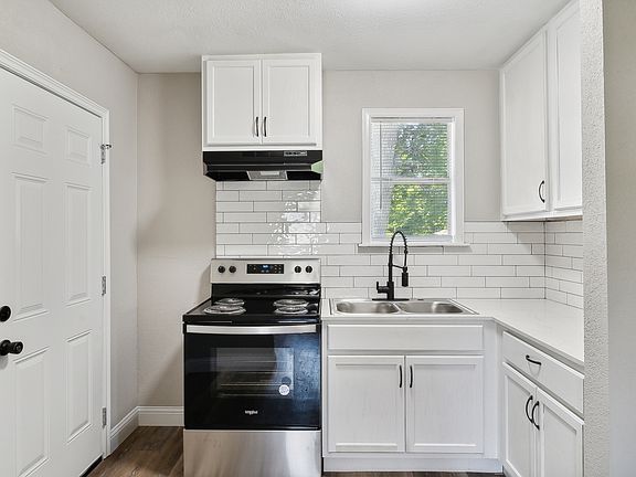 2nd image of 806 N Evanston Ave #1