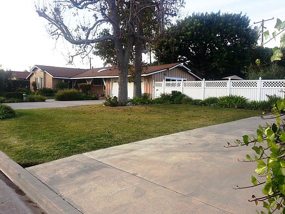 3rd image of 8731 Dewey Dr