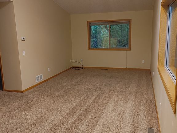 5th image of 823 Creekside Cir