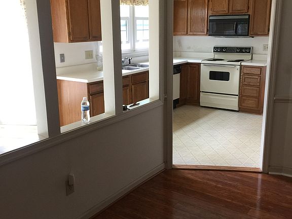 2nd image of 100 Glen Alpine Cir