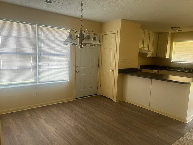 4 bed, 2.0 bath, 1157 sqft, $1,200 — Photo 4