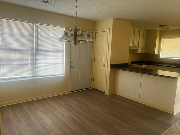 4th image of 224 Ingle Ave