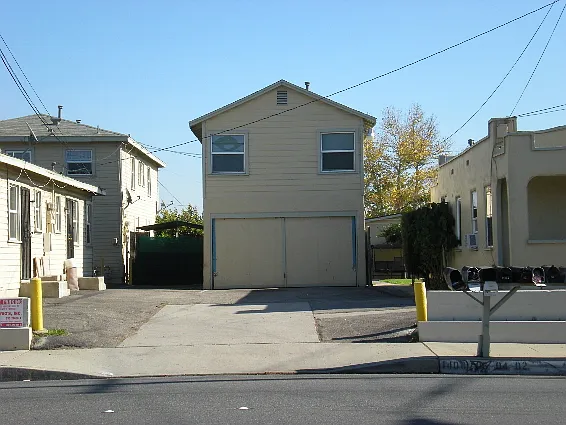 Studio apartment located above the garage.