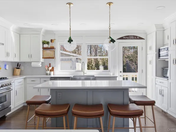 245 Norma Avenue, West Islip, NY 11795