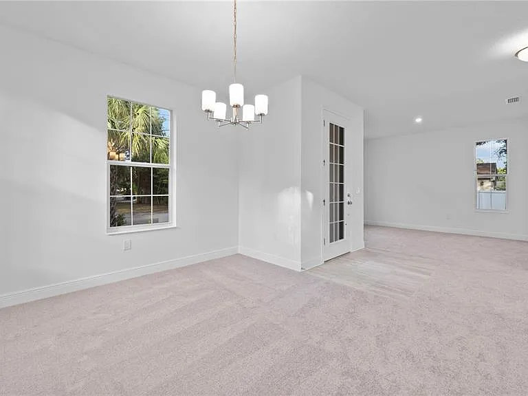 1156 37th Ave NE — Photo 18