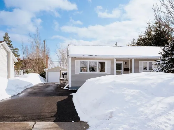 11 Bowes Street, Gander, NL A1V1E5