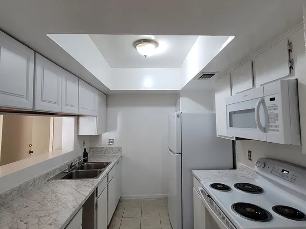 2814 S Bartell Dr APT 10, Houston, TX 77054