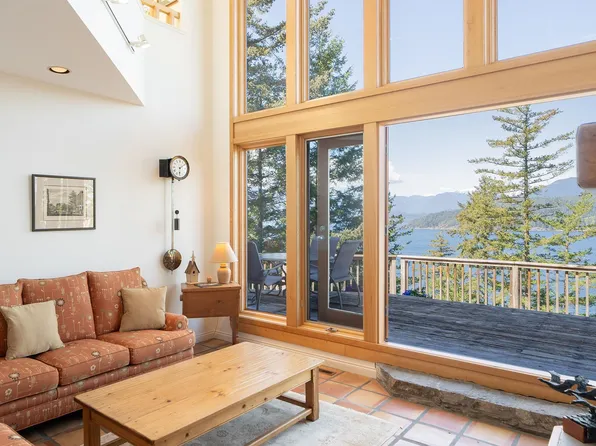 520 Smugglers Cove Rd, Bowen Island, BC V0N 1G1