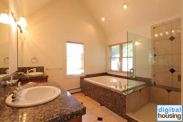 1112 Maxwell Ave — Photo 9