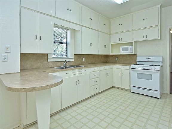 4th image of 106 N Boundary St