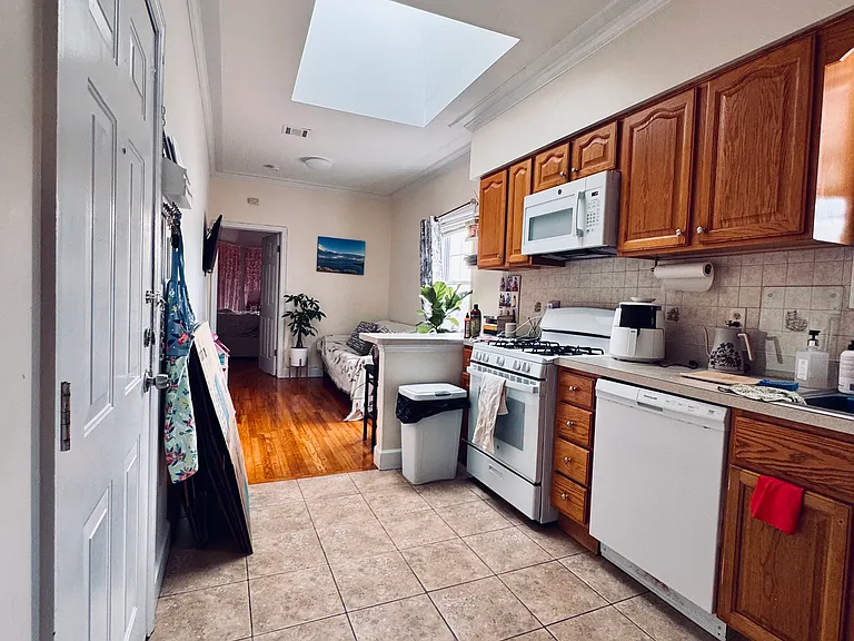 226 Linden Ave #3L — Photo 4