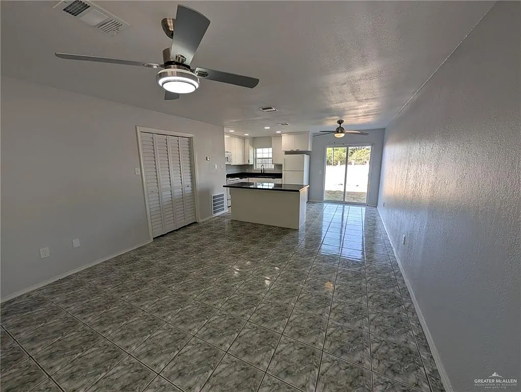2 bed, 2.0 bath, 1085 sqft, $1,000 — Photo 3