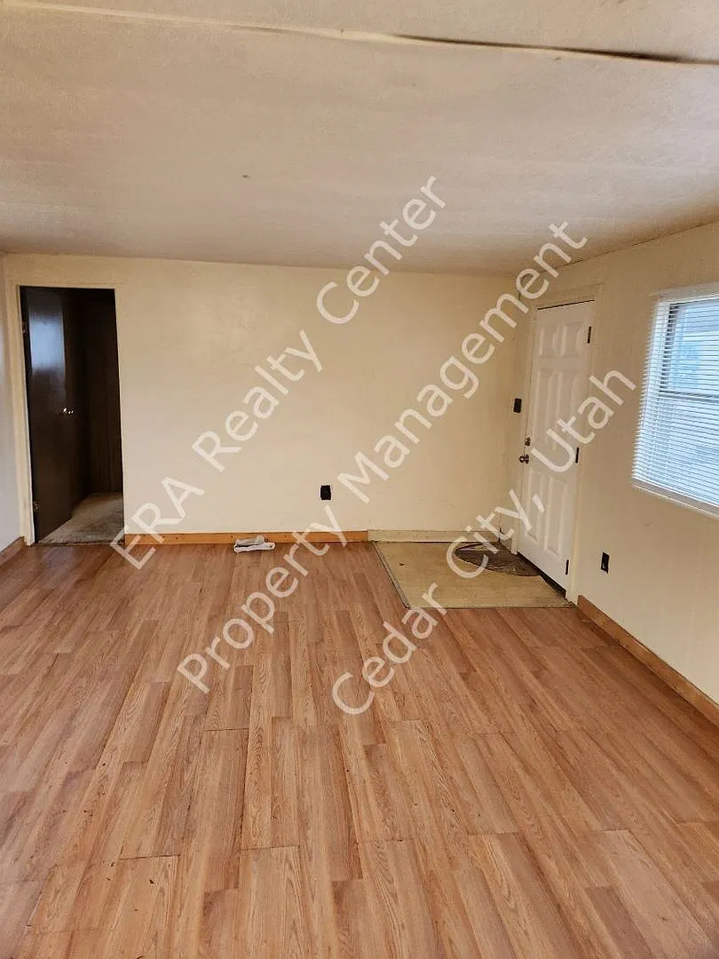 439 N 600 W 1-20 — Photo 3