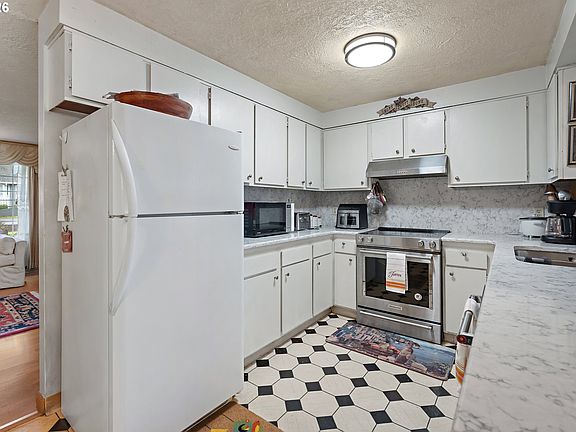 5th image of 15781 NE Holladay St