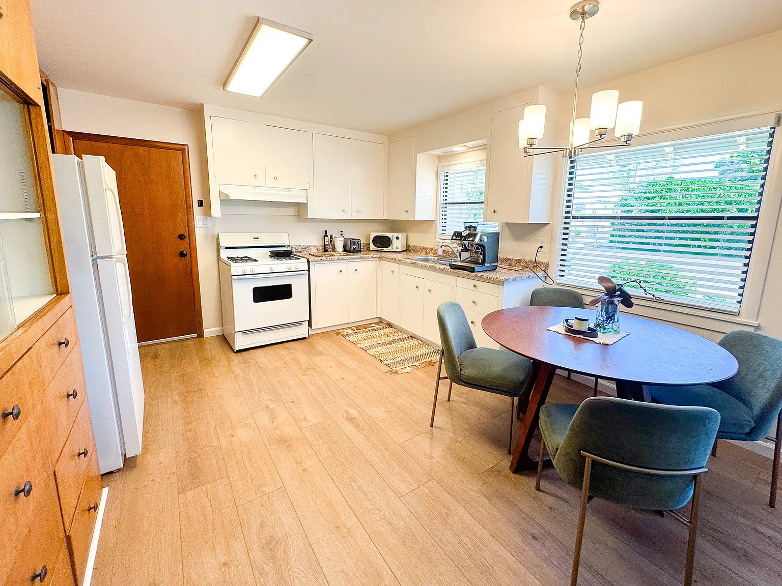 1 bed, 1.0 bath, $2,200 — Photo 4
