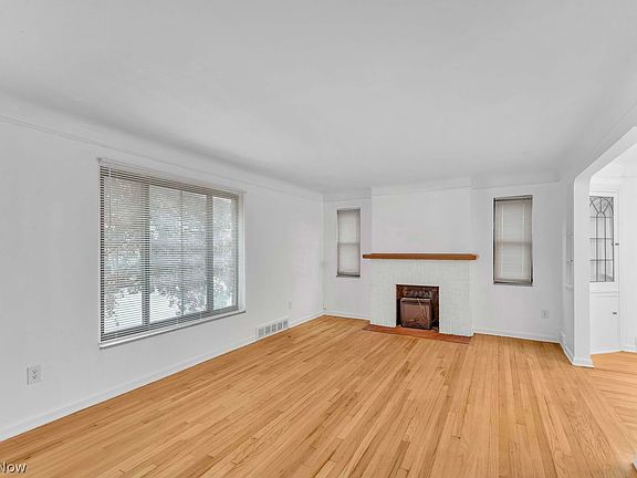 4th image of 3098 Warren Rd