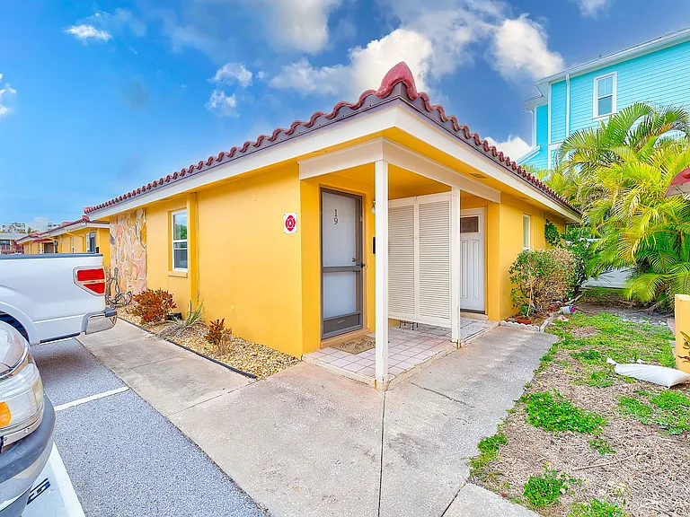2600 Paula Dr N — Photo 16